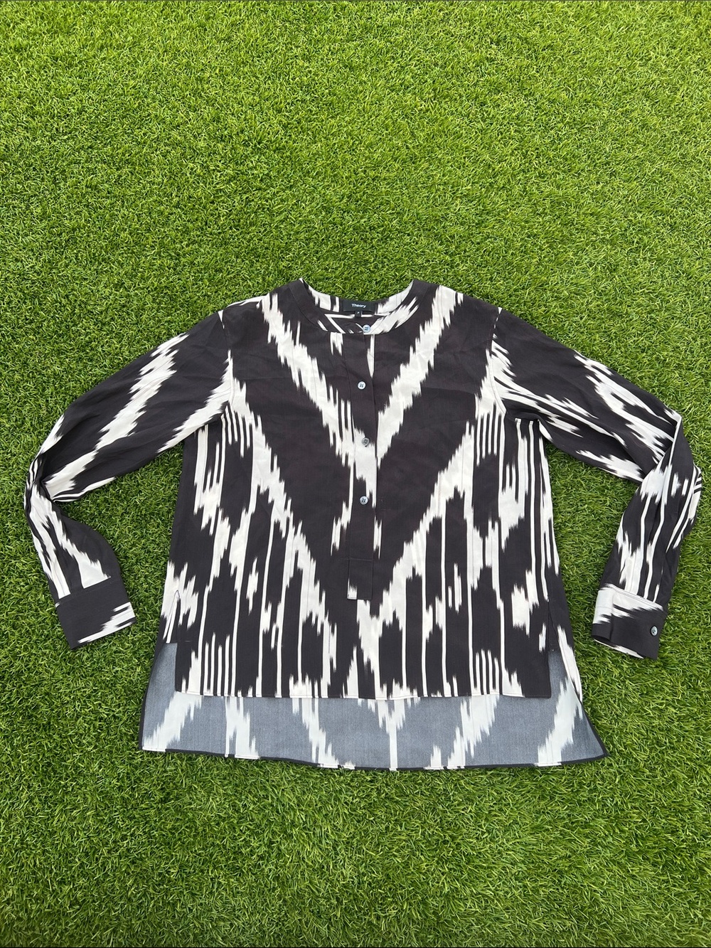 Theory Silk Black & White Ikat-Style Button-Down Blouse